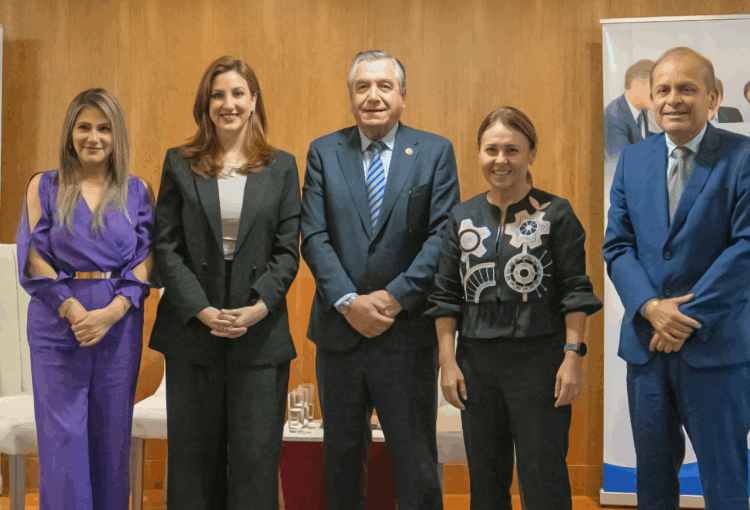 Estabilidad laboral y seguridad económica son los factores más valorados por el talento senior en Ecuador según el estudio binacional “Economía Plateada”