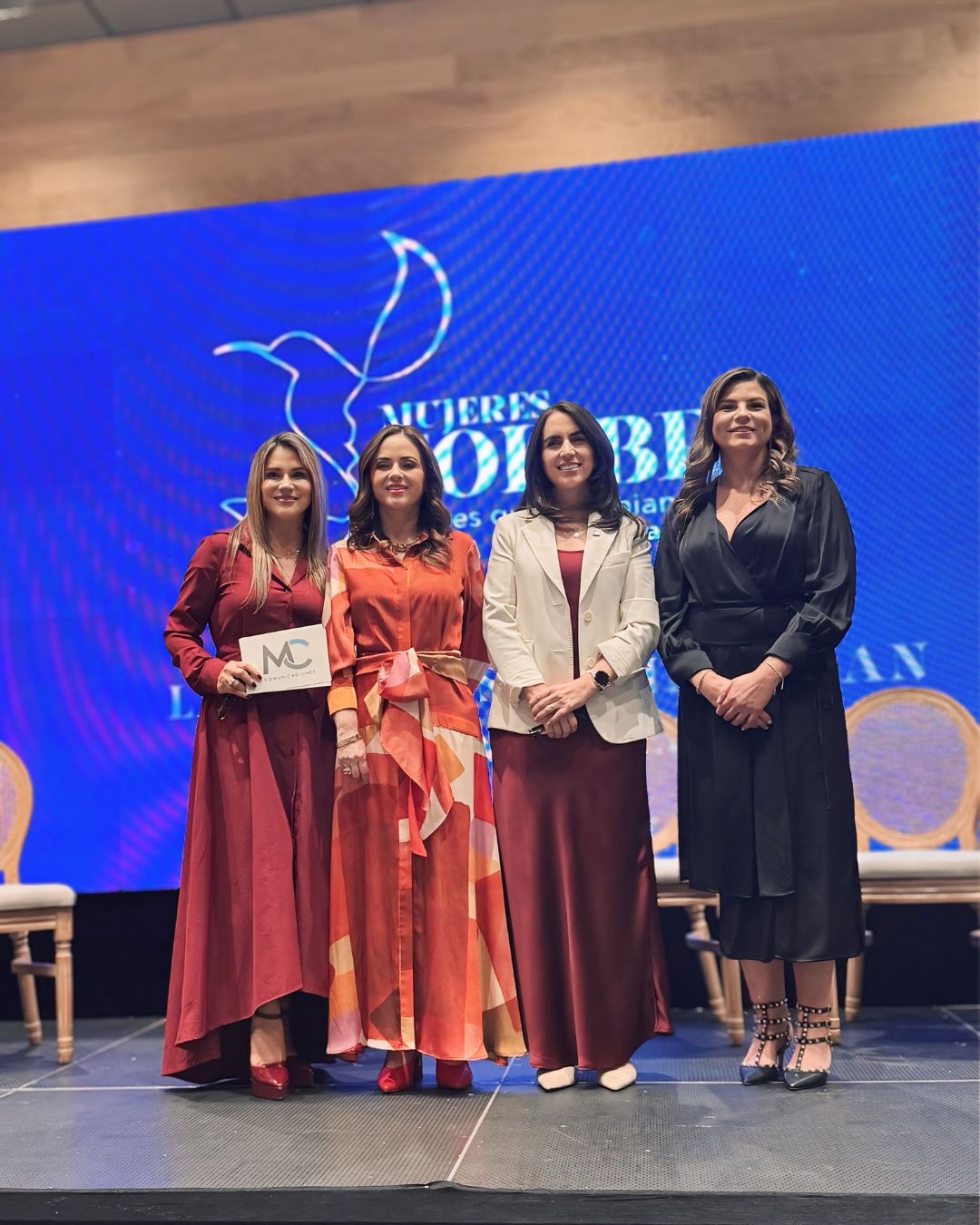 Mercedes Córdova consolida su liderazgo tras nuevo reconocimiento en los Premios Mujeres Colibrí